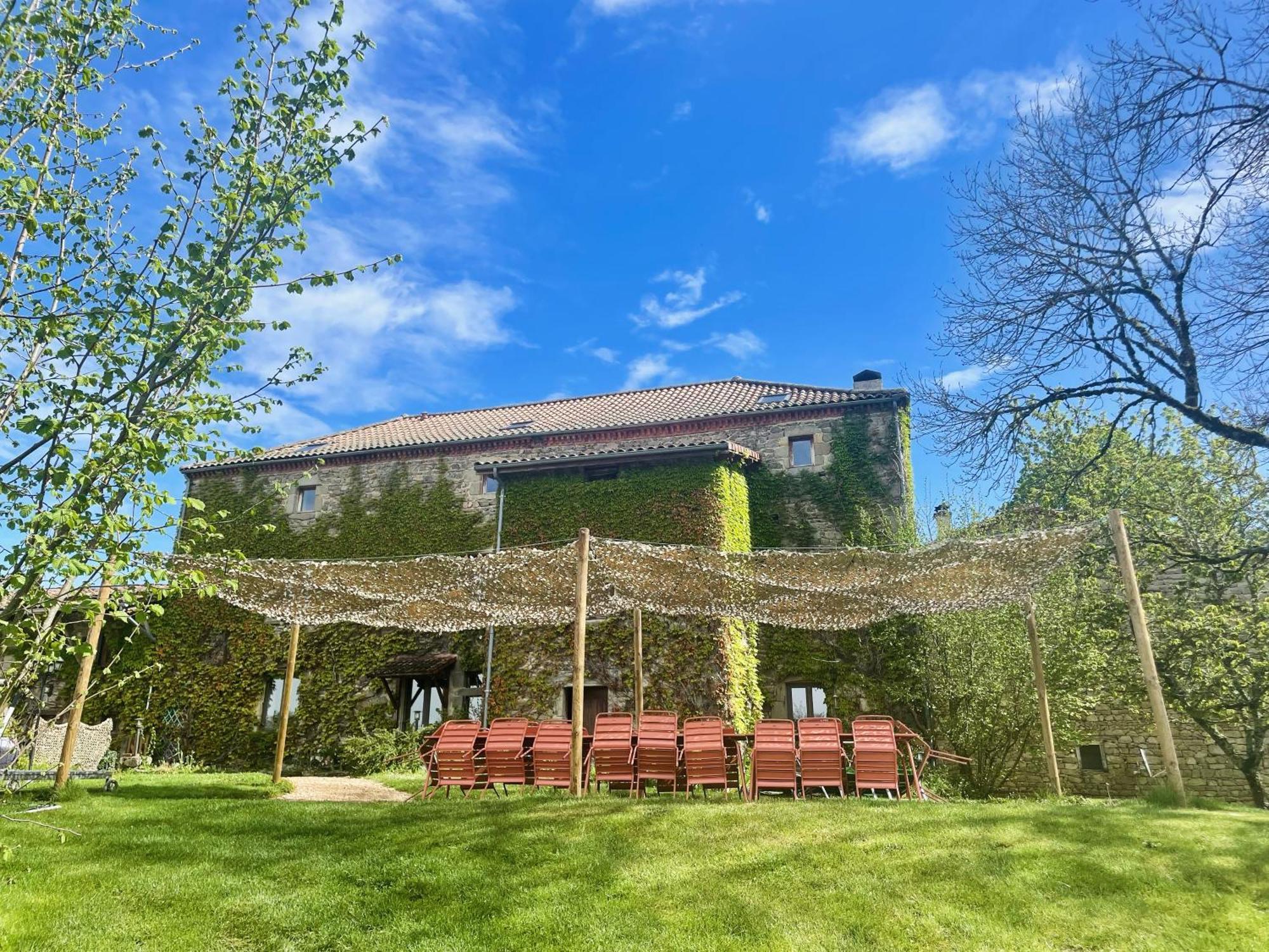 Villa L'ancien Relais de Poste*** à Saint-Dier-dʼAuvergne Extérieur photo